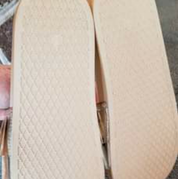 Old Navy Gold Slides size 5-6 NWT - Picture 3 of 5